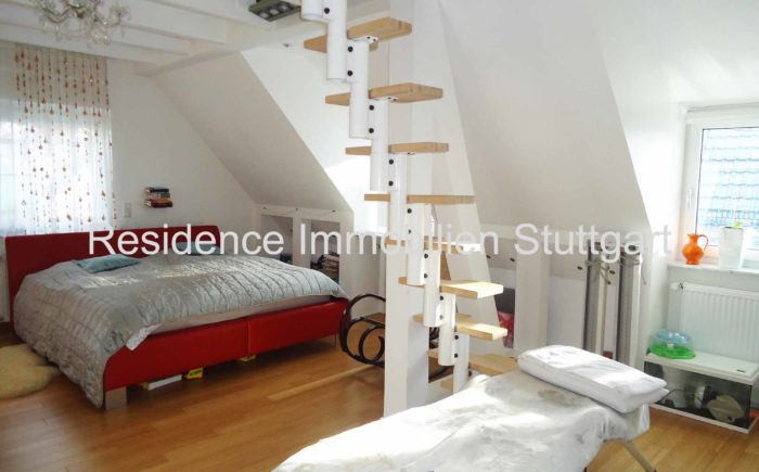 Schlafbereich im Dachstudio - Haus zu verkaufen in Stuttgart